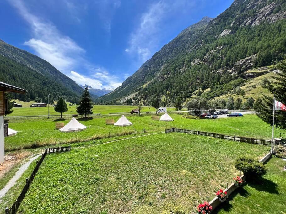 Pure Comfort! Entire Apartment With Abundant Space Near Zermatt With Parking! Täsch Buitenkant foto