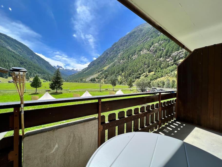 Pure Comfort! Entire Apartment With Abundant Space Near Zermatt With Parking! Täsch Buitenkant foto